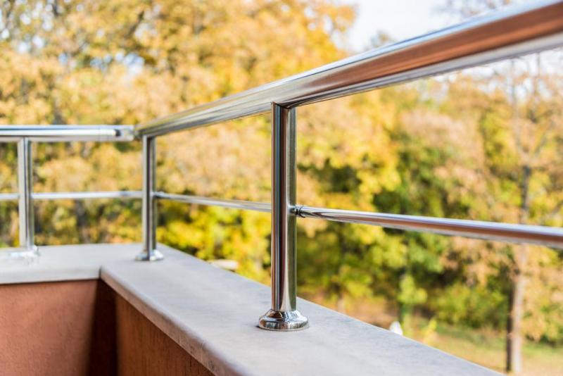 Garde-corps sur mesure, quel mat&eacute;riau choisir pr&egrave;s d'Or&eacute;e d'Anjou ?